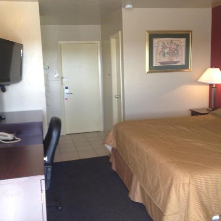 Colonial Inn Monahans Tx מראה חיצוני תמונה