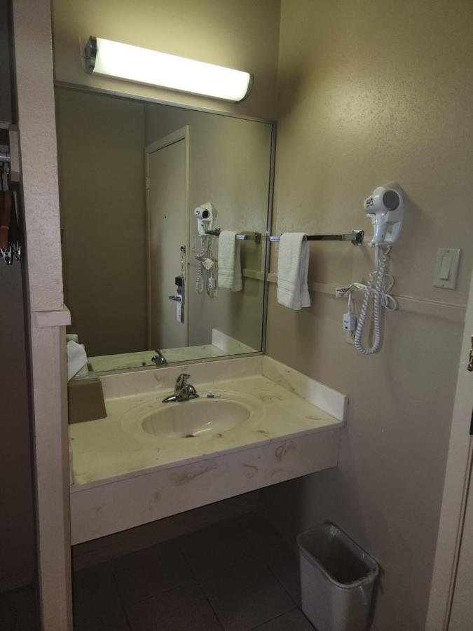Colonial Inn Monahans Tx מראה חיצוני תמונה