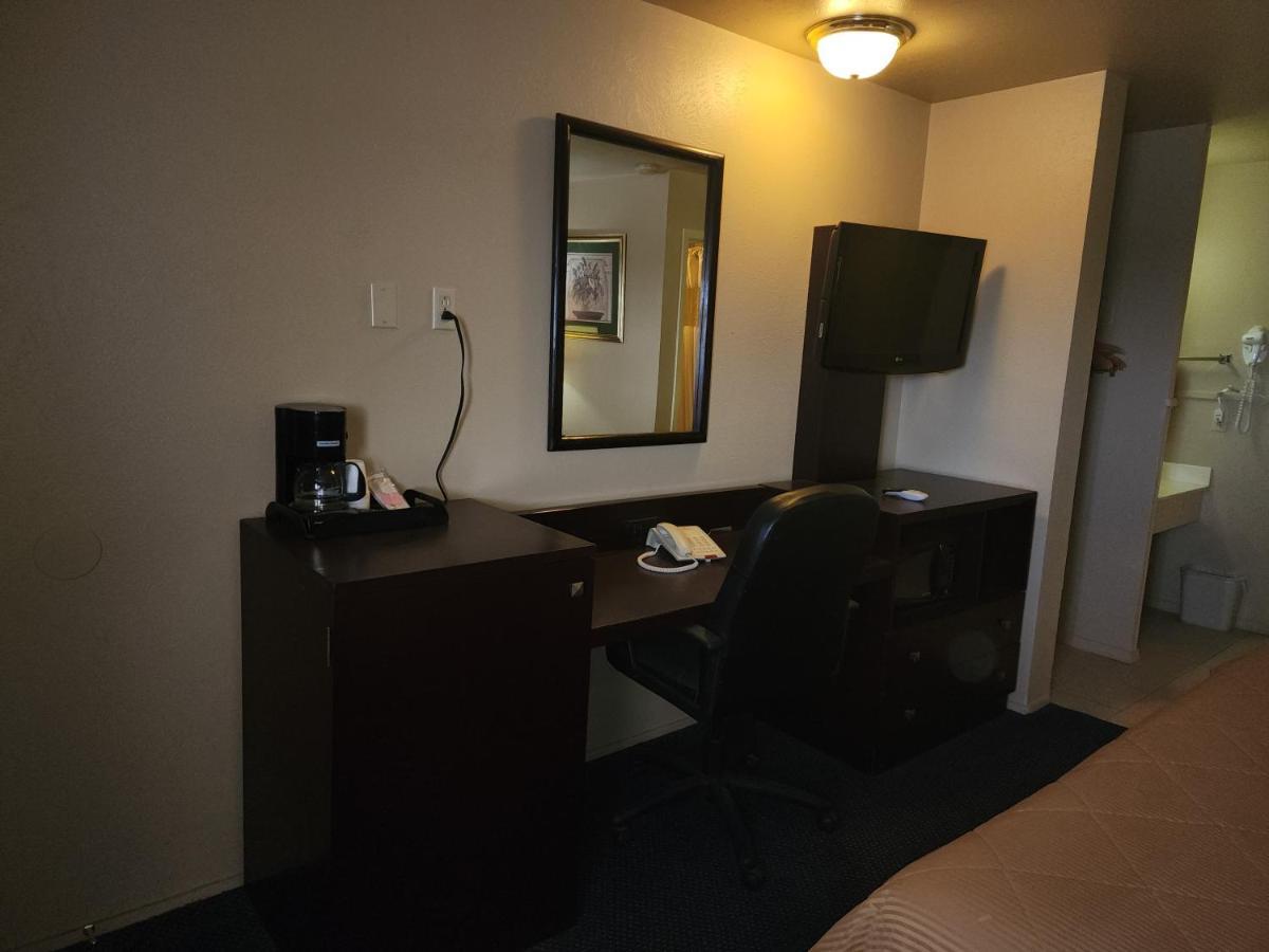 Colonial Inn Monahans Tx מראה חיצוני תמונה